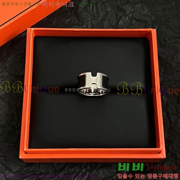 ޽  H8901177-4