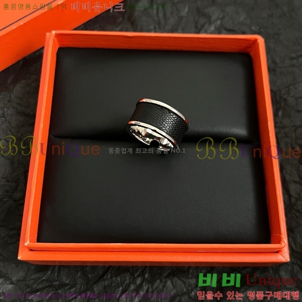 ޽  H8901177-4
