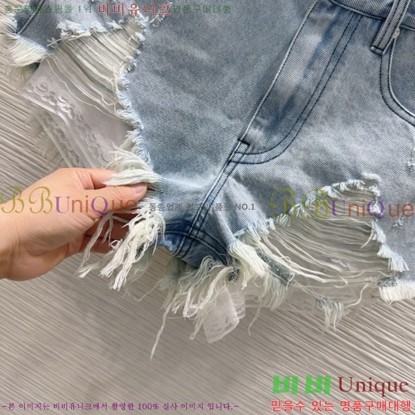  ˷    AW123655-8