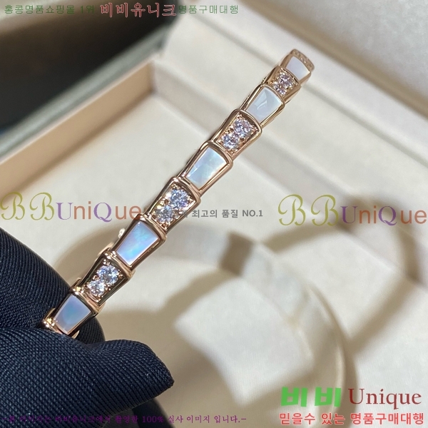  Ұ  BV1111244-1