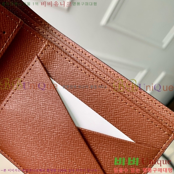 #̺   M60895-2