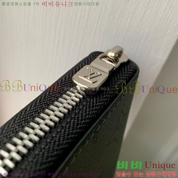 #    M62295-201