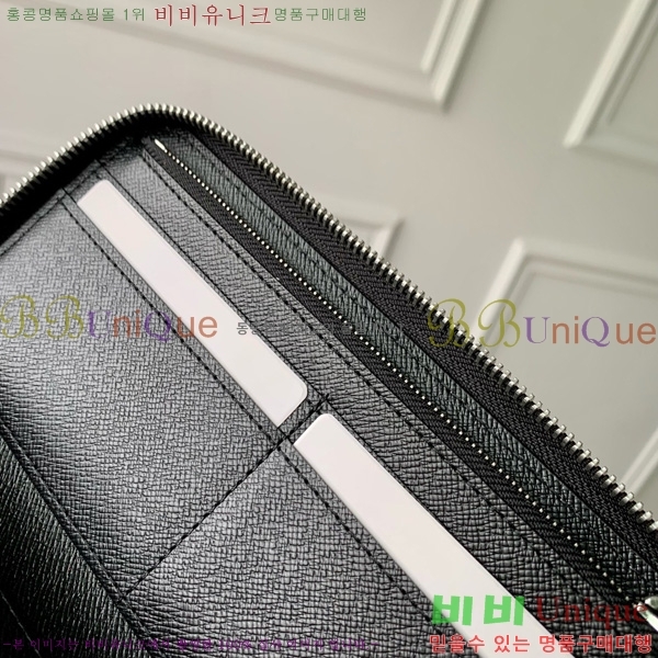 #    M62295-201