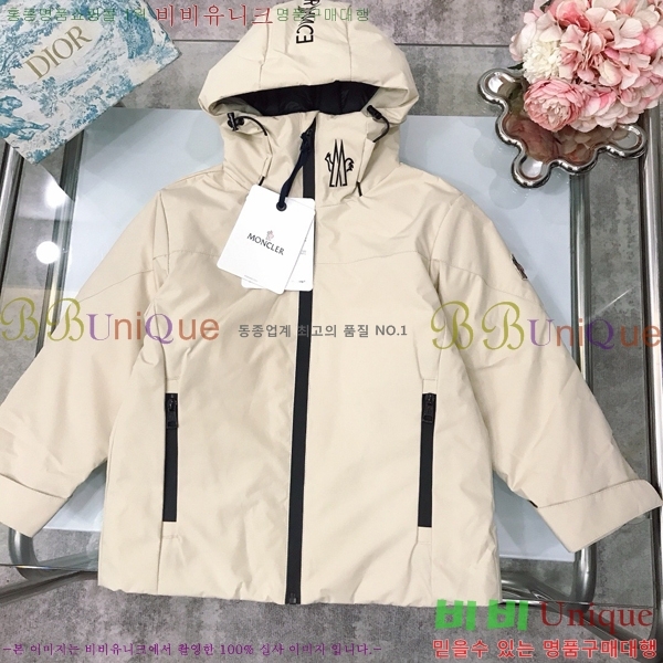 Ű ** ủ ٿ е MO5367412-2