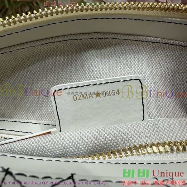 #   D-Journey   M2416-501